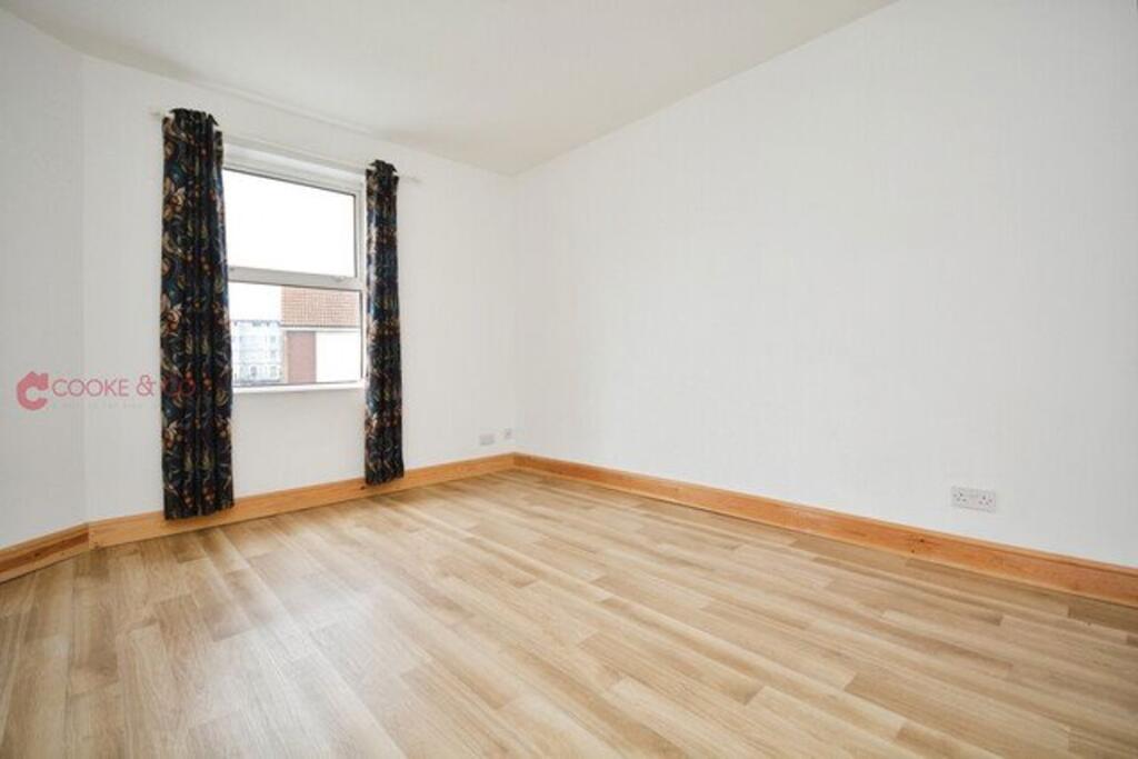 Apartment in Canterbury - View 4