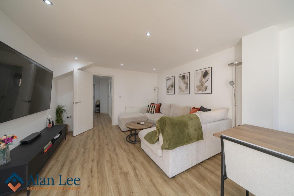 House in Macclesfield, Cheshire East - View 5