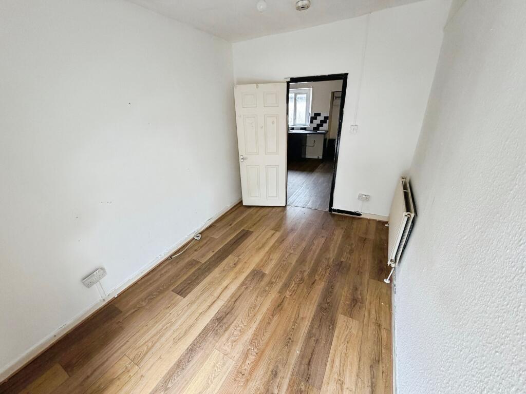 Apartment in Swansea, Morriston - More