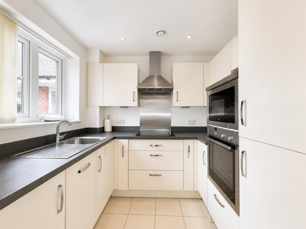 Apartment in North Hertfordshire, Knebworth - View 2