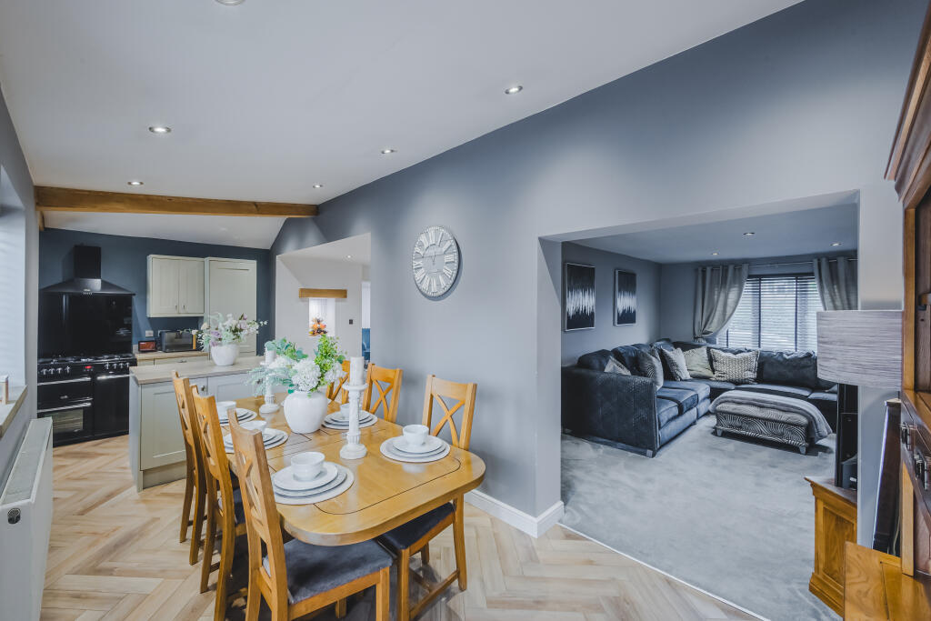 Holdcroft Close, Blunsdon, Swindon, SN26 photo 3