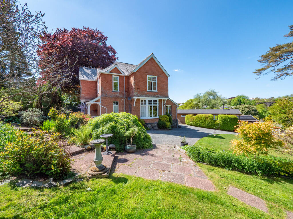 6-bed detached on Holsworthy, Devon , £799,950