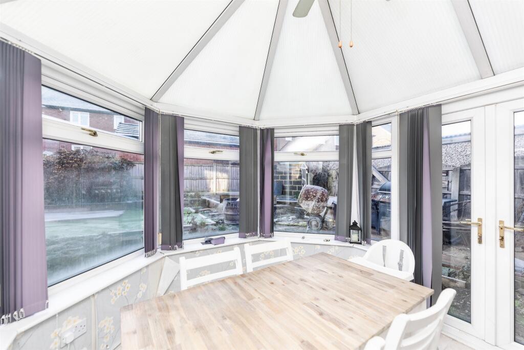 House in Wakefield, Featherstone - More