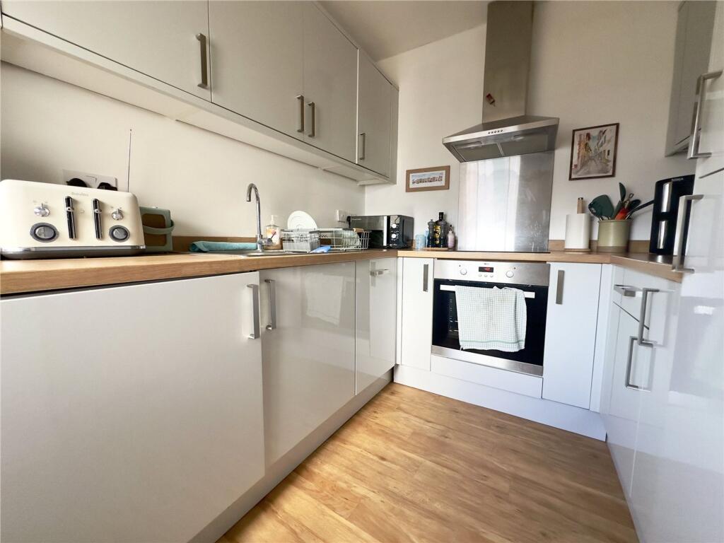 Apartment in Bristol - View 2