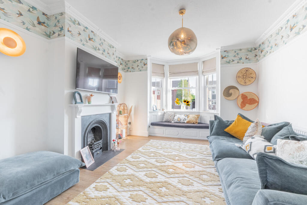 House in Worcester - View 5