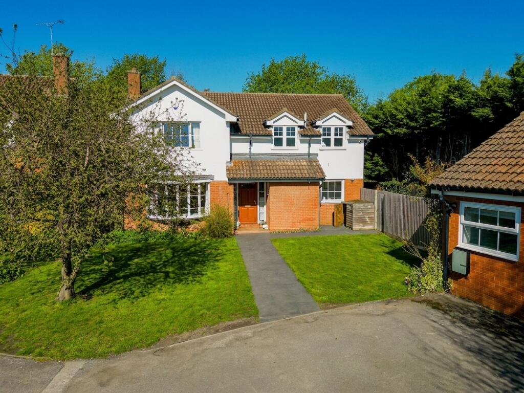 Main image of property: Elsmore Close, Aylesbury, HP21