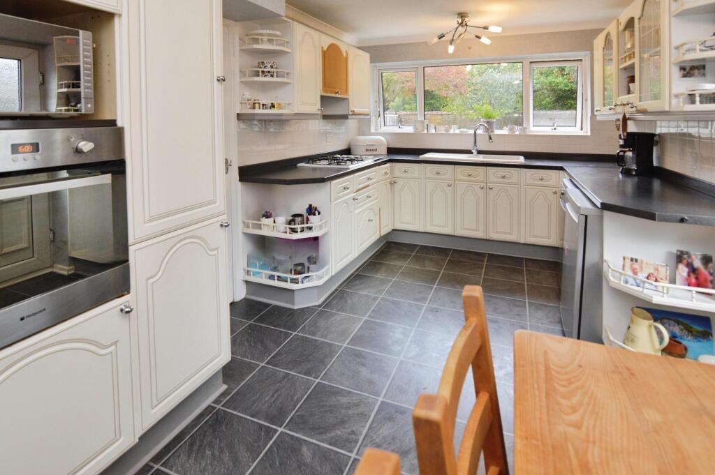 Wellesley Drive, Crowthorne, RG45 photo 3