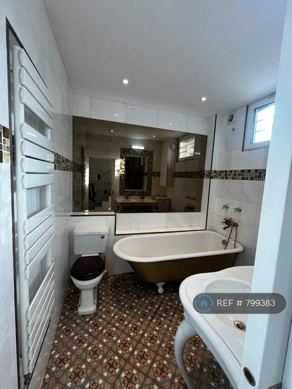 Apartment in London - View 5