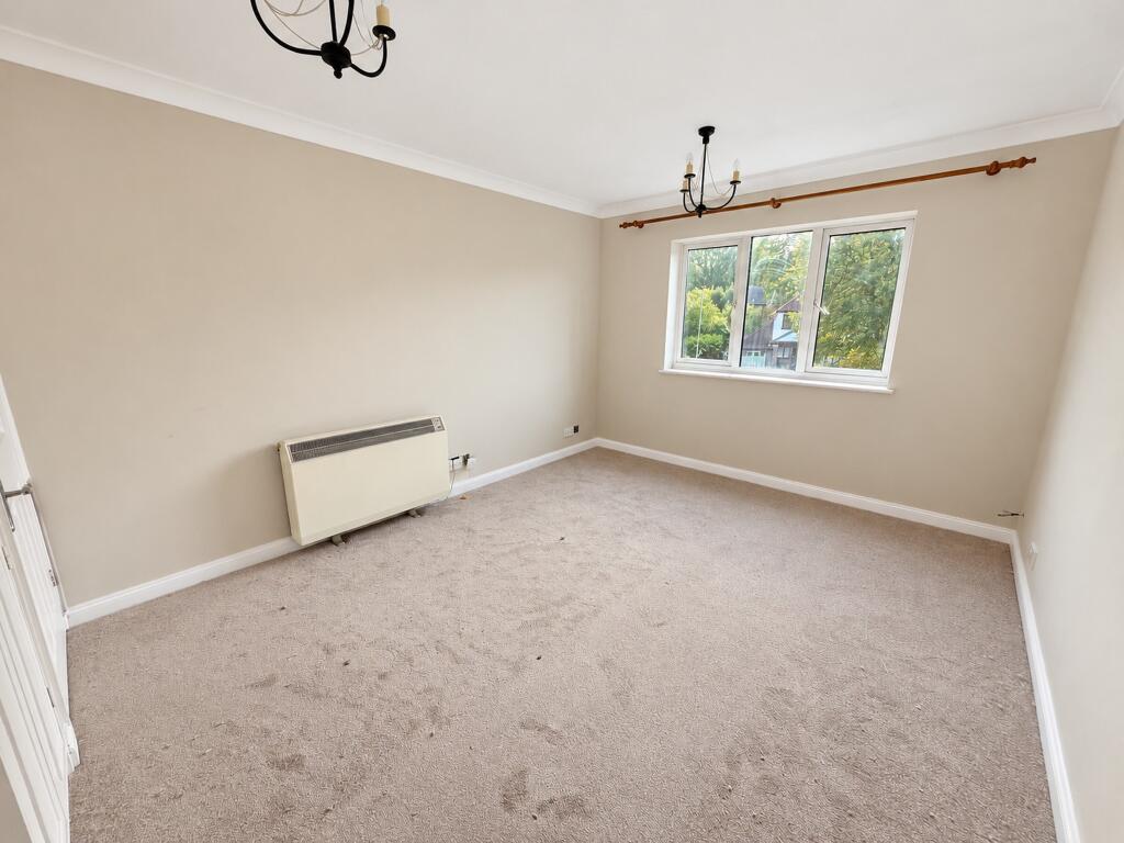 Apartment in Woking, Surrey - View 5