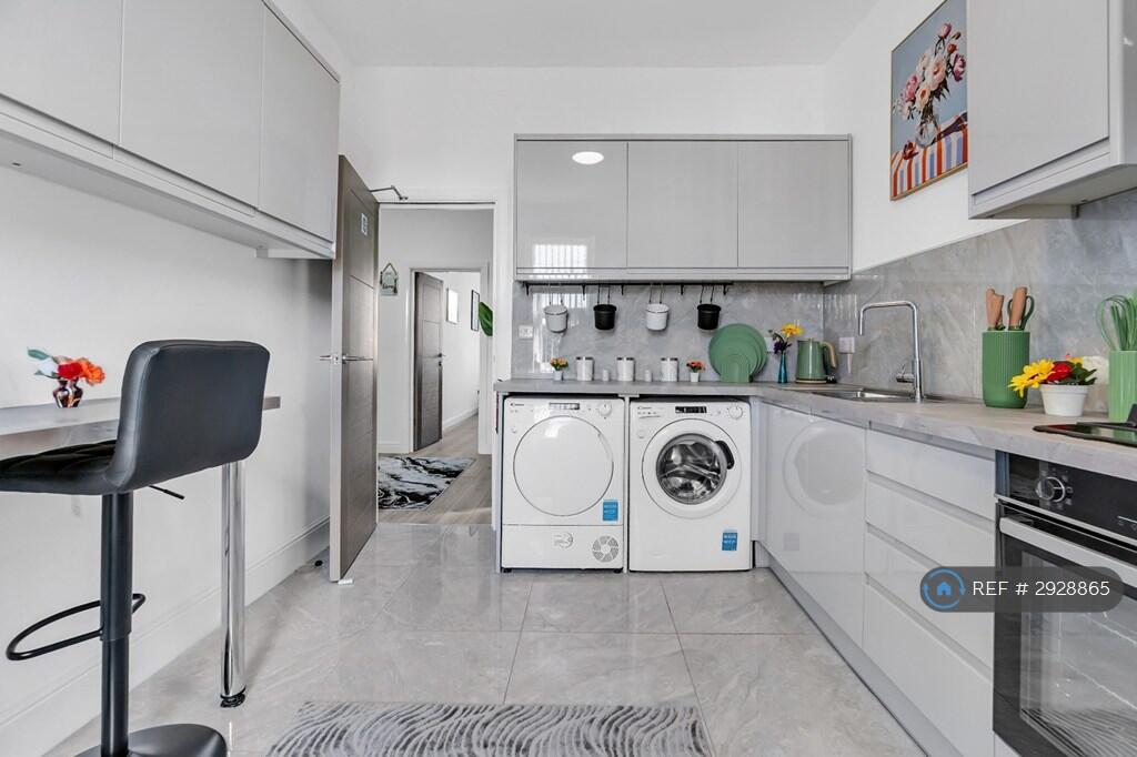 1 bedroom house share for rent