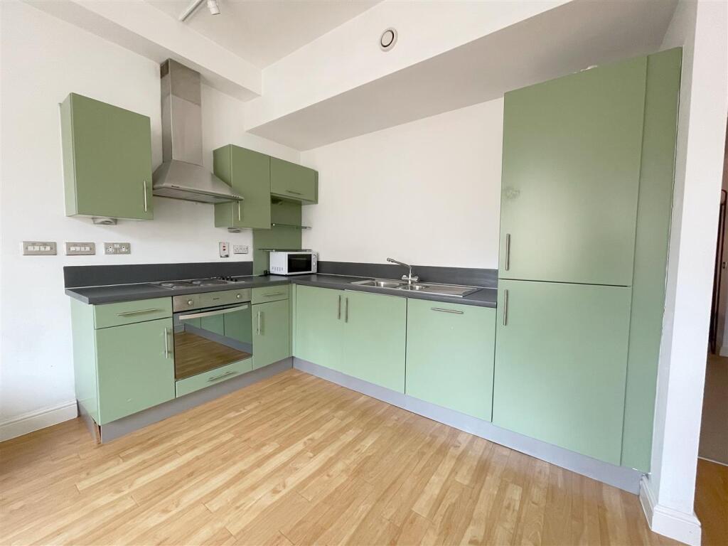 Apartment in Birmingham, West Midlands - View 3