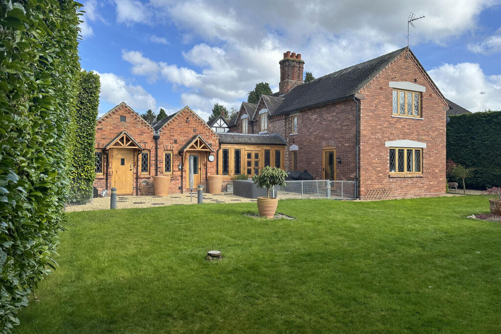 5-bed detached on Top Road Acton Trussell Stafford, Staffordshire, ST17 0RQ, £750,000