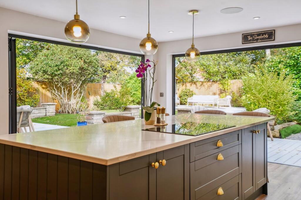 Lakeside, Warfield, Bracknell, RG42 - More