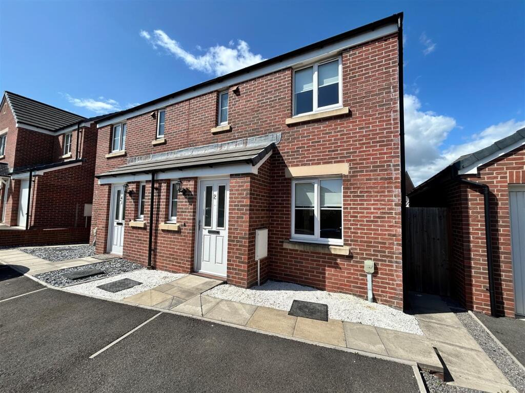 Main image of property: Clos Pendre, Parc Derwen, Coity, Bridgend, CF35 6QP