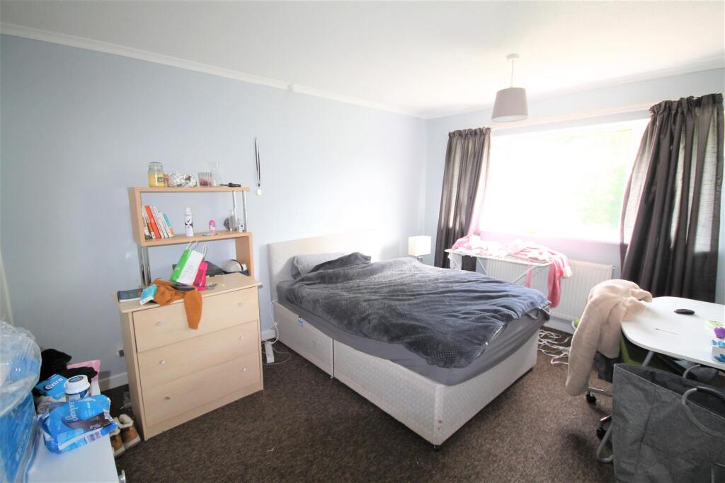 5 bedroom semi-detached house for rent
