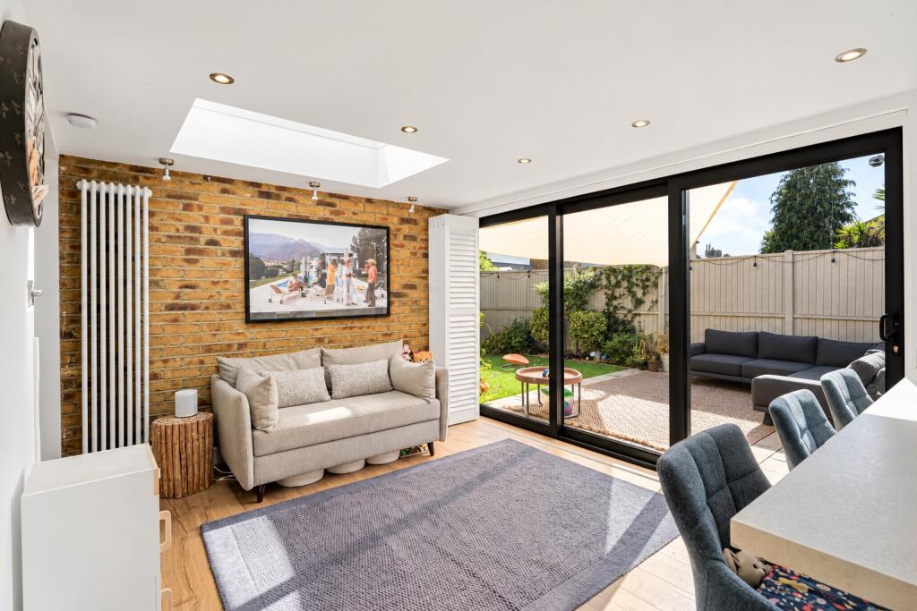 Apartment in Richmond, North Sheen - View 4