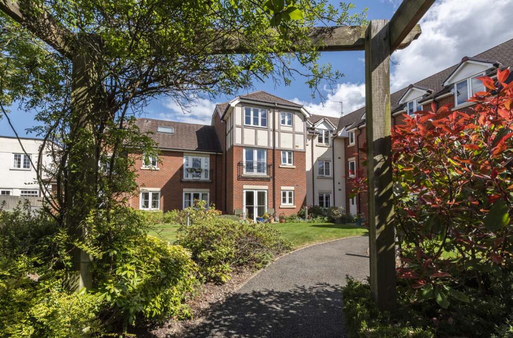 Apartment in Solihull, West Midlands - More