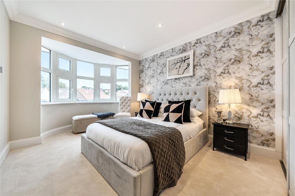 House in London, Oakleigh Park, Brunswick Park - More