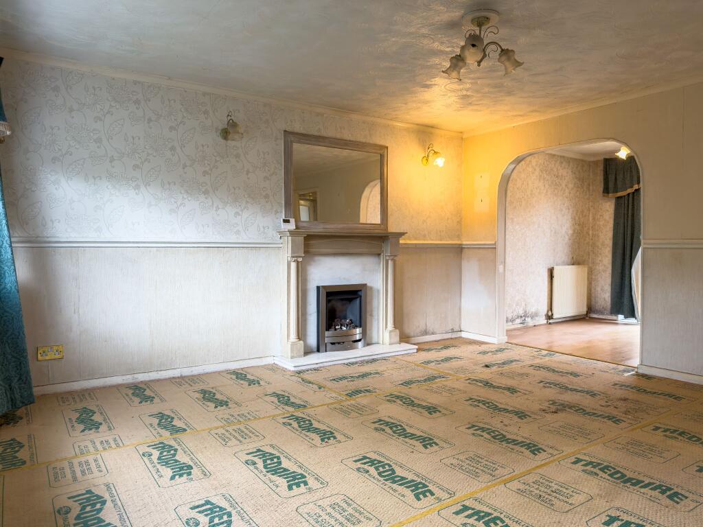 Birch Close, Clifton, HD6 1XB photo 2
