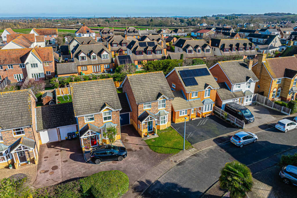 House in Rochford, Rayleigh - View 6
