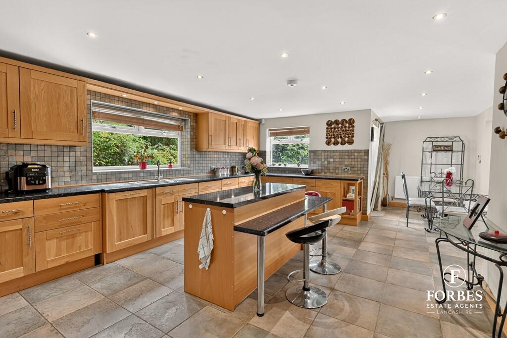 Hunters Lodge, Mellings Fold, Preston, PR1 - More