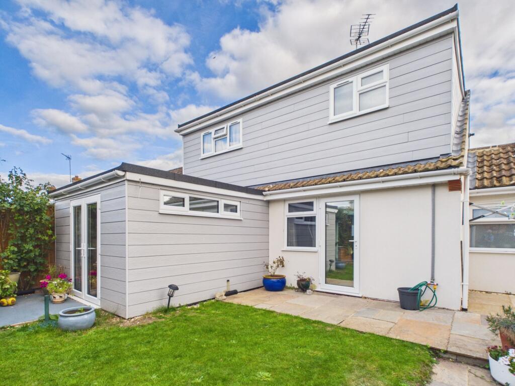 Bow Gardens, Sherfield-On-Loddon, RG27 photo 2