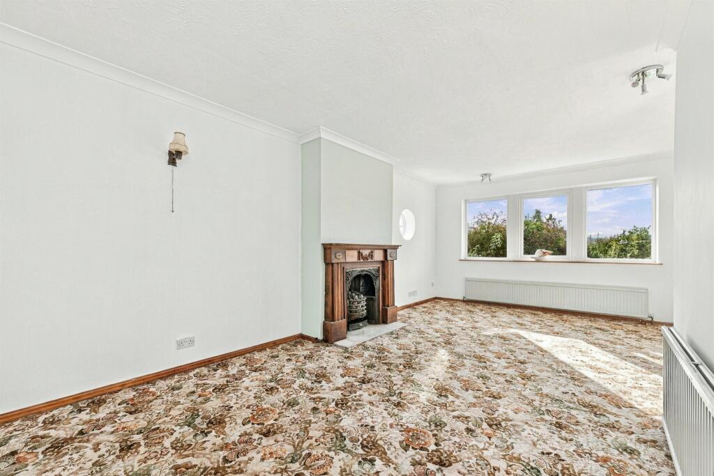 House in Kirklees, Hanging Heaton - View 2