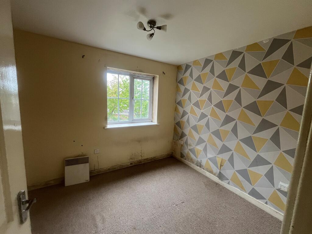 Apartment in Wolverhampton, Low Hill - View 5