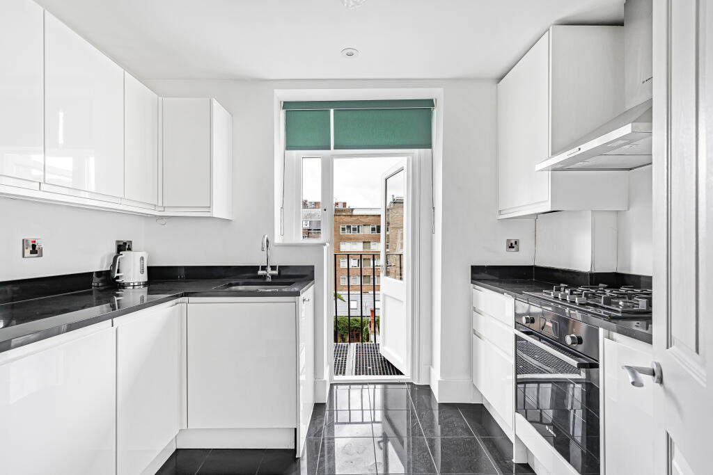 Apartment in London, Paddington - More