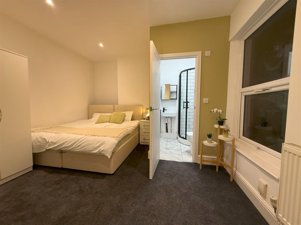 House in Derby, Peartree - More