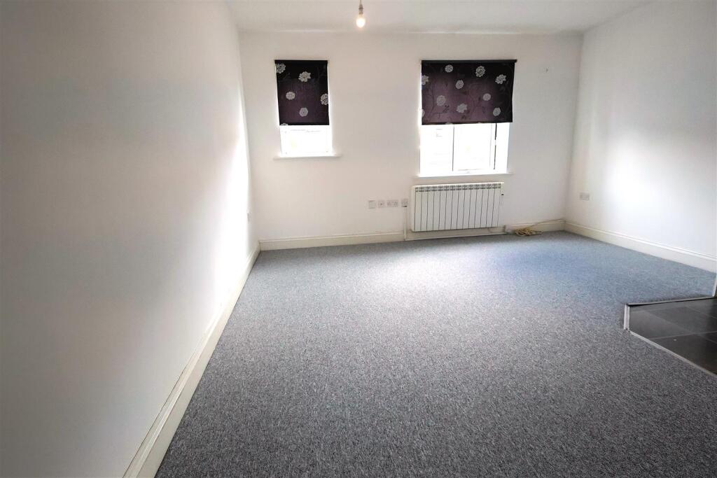 Apartment in Rochester - View 4