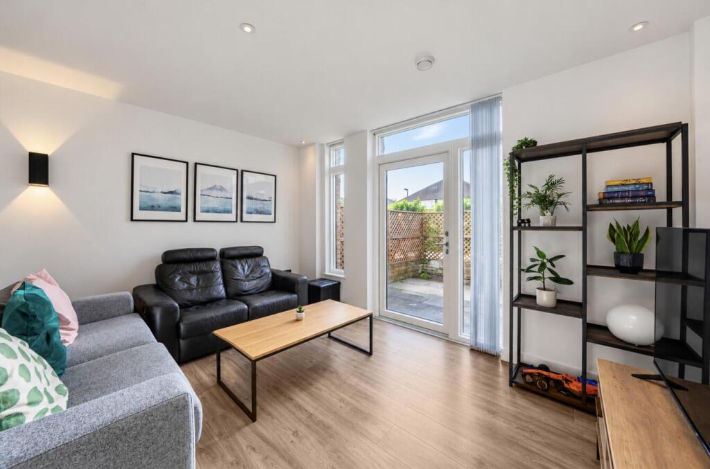 Apartment in Harrow - View 4