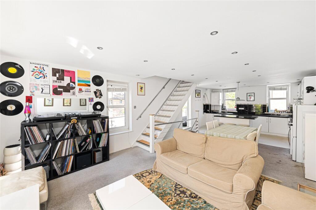 House in London - View 3