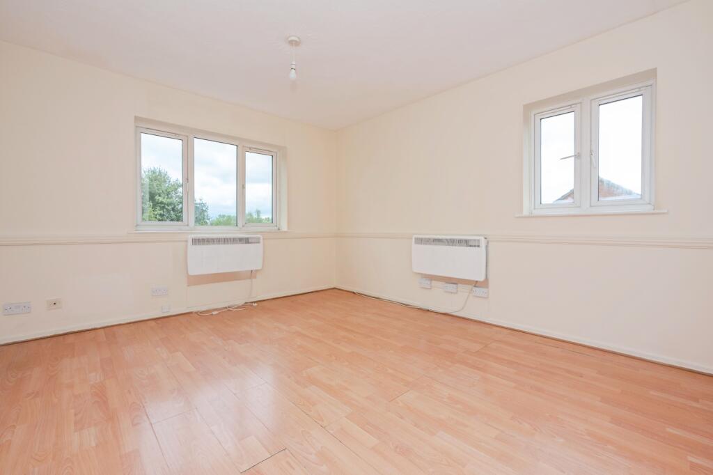 Fleming Way, London, SE28 photo 4