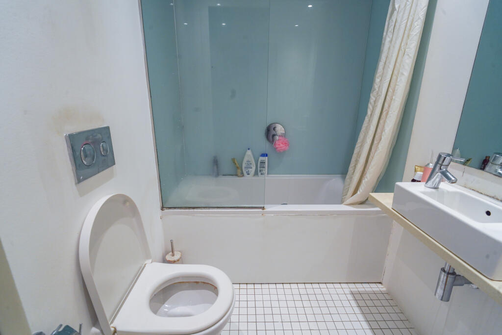 Apartment in Salford, Greater Manchester - More