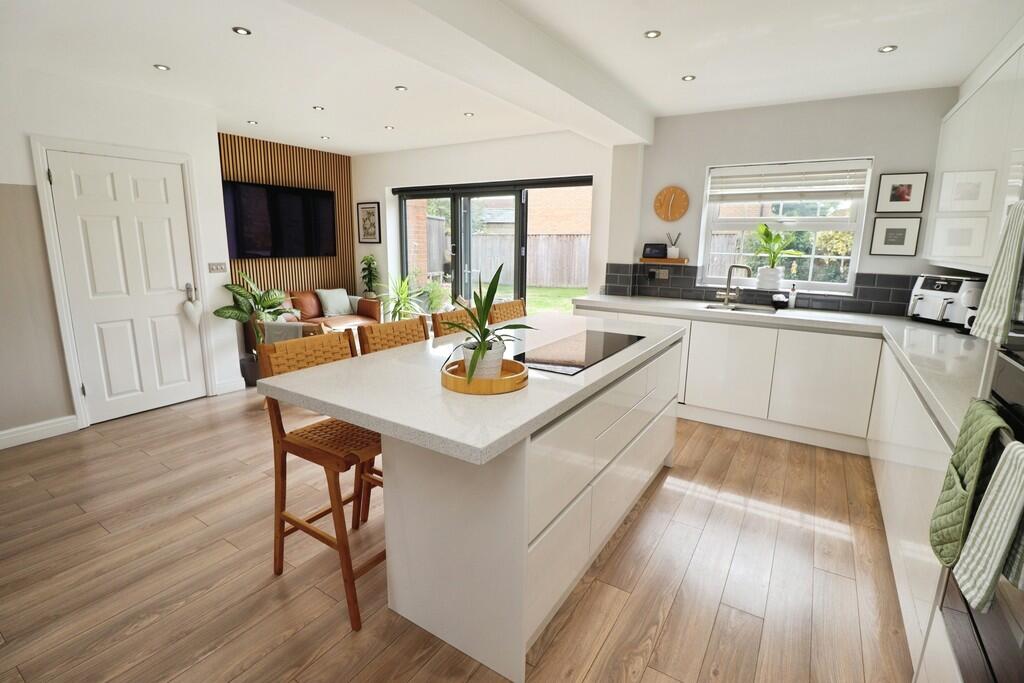 House in West Lindsey, Greetwell - View 2