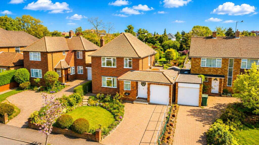 3-bed detached on Westfields, St. Albans, Hertfordshire, AL3, £1,100,000