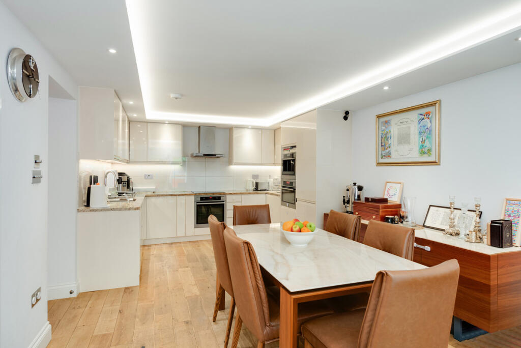 Apartment in London - View 5