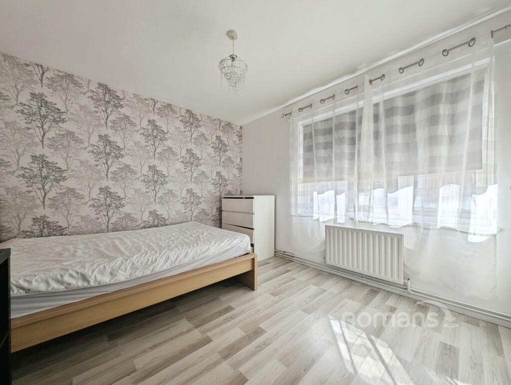 Apartment in Farnham - View 5
