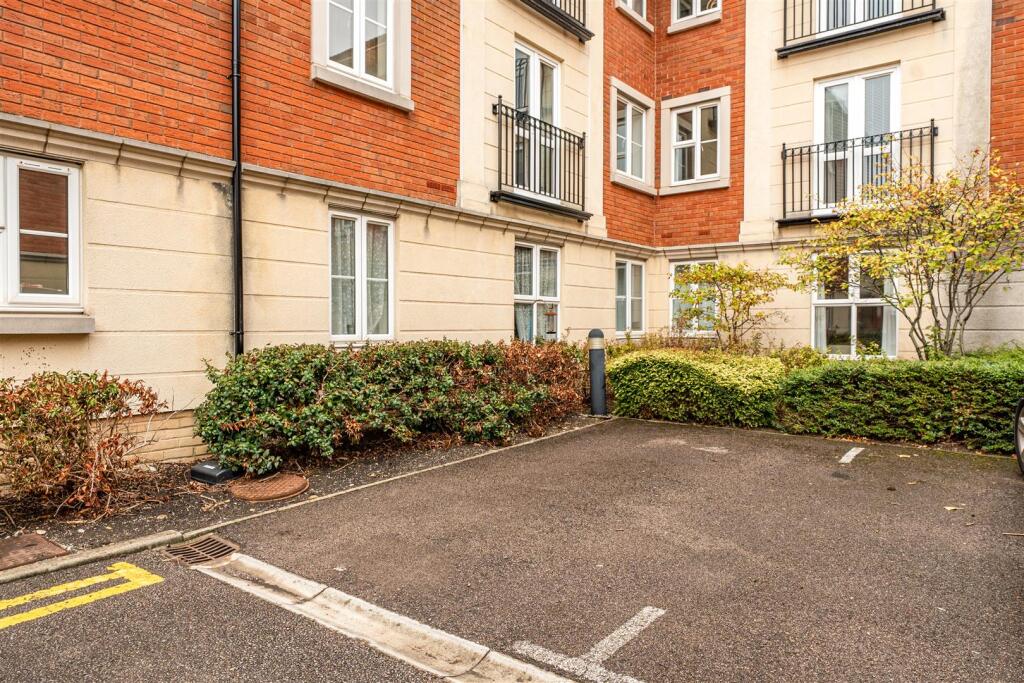 Apartment in Bristol - View 4