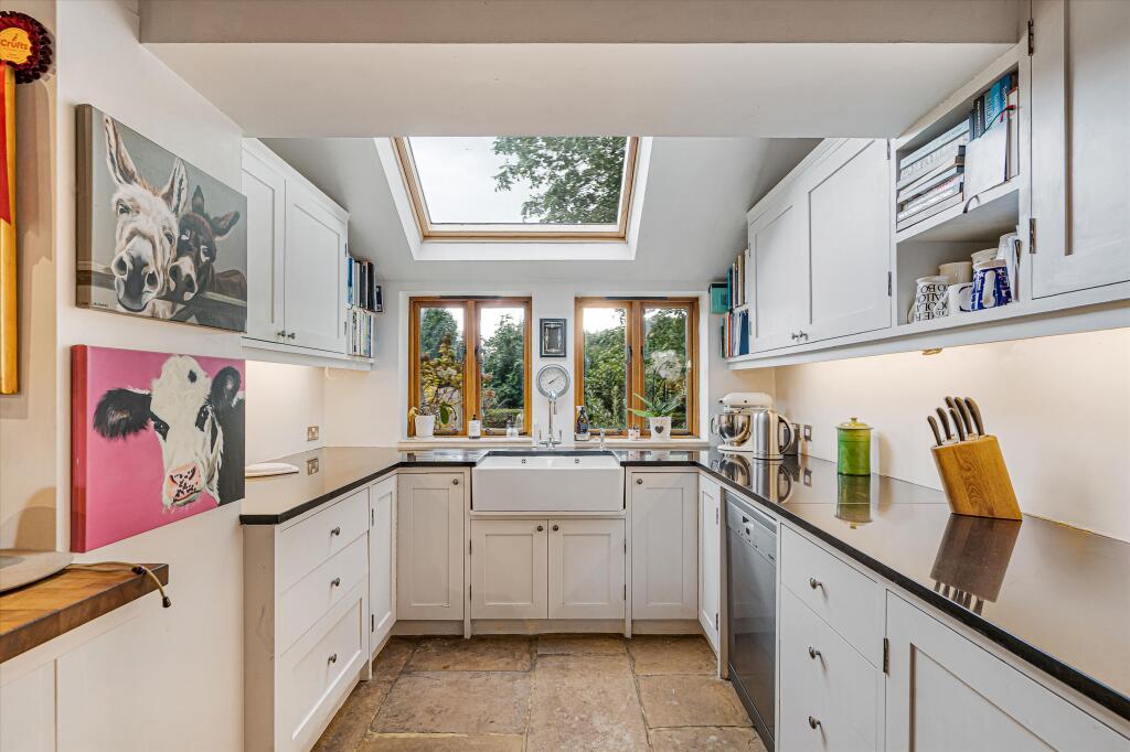House in West Oxfordshire, West End, Stanton Harcourt - More