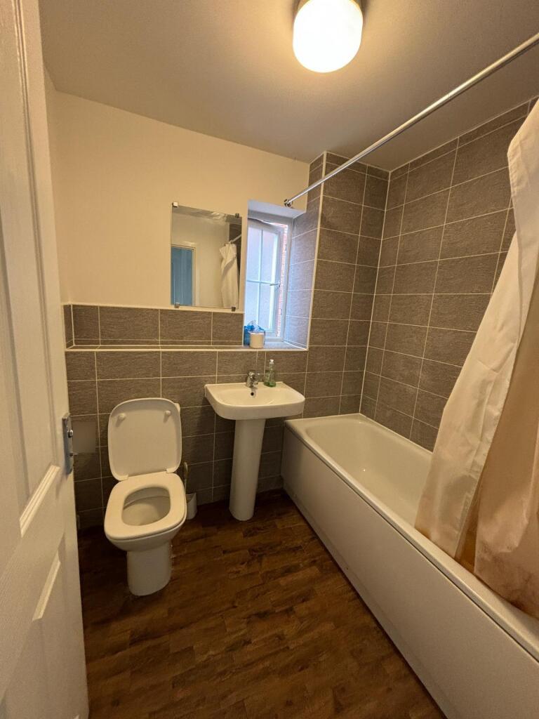 5 bedroom terraced house for rent