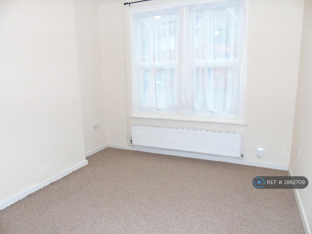 Apartment in Gloucester, Chequers - More