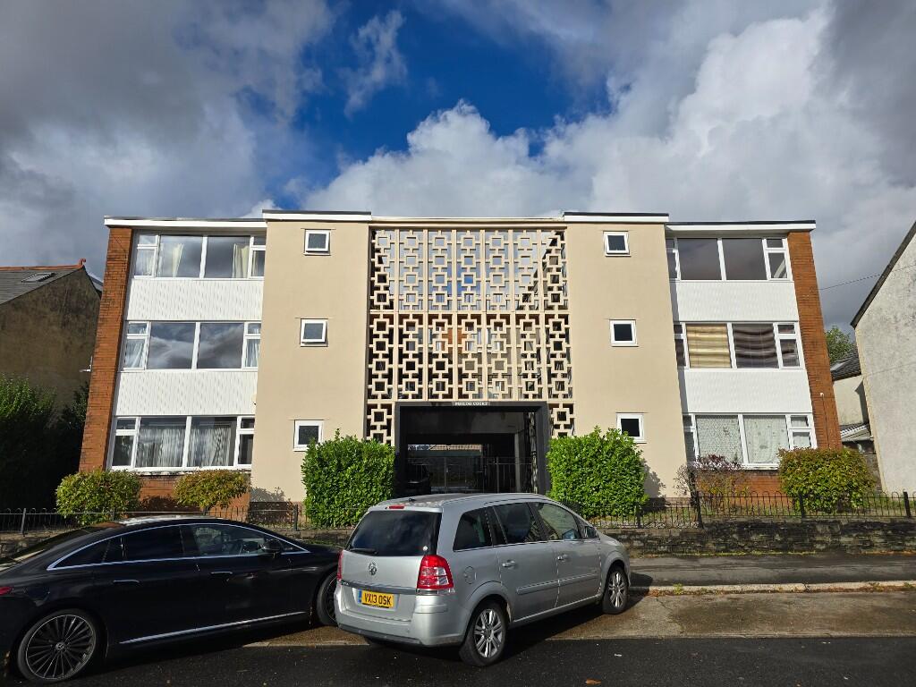 2-bed flat on The Philog, Whitchurch, Cardiff, £165,000