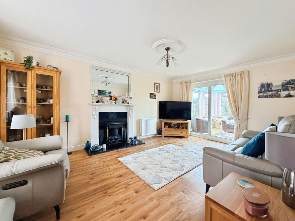 Saxon Road,Blackfield,Southampton,SO45 1WY photo 3