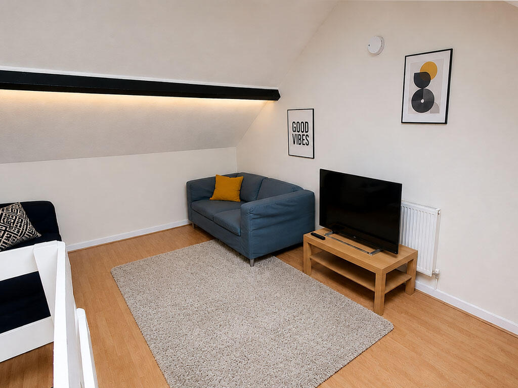 Apartment in Nottingham, Carrington - View 2