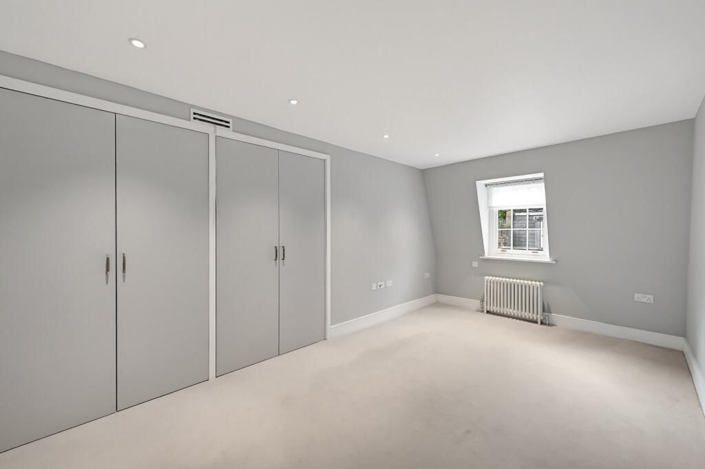Clabon Mews, 
Knightsbridge, SW1X – pohled 6