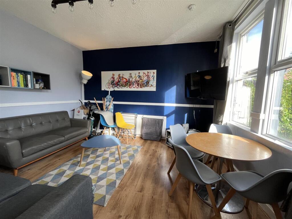 Main image of property: Beechwood Mount, Burley Park, LS4