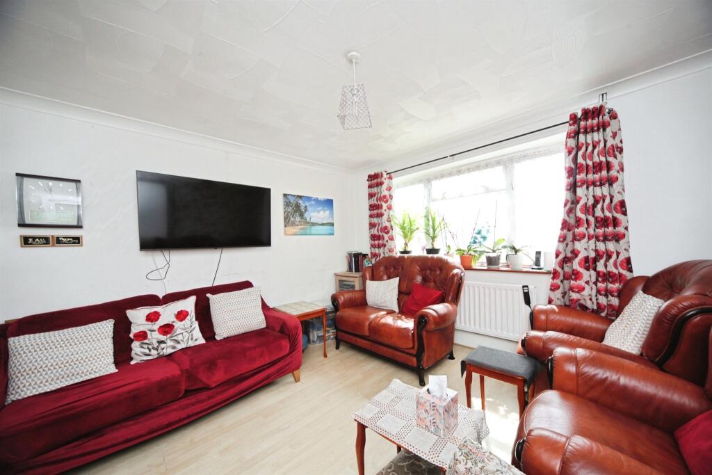 House in Luton, Lewsey Farm - More