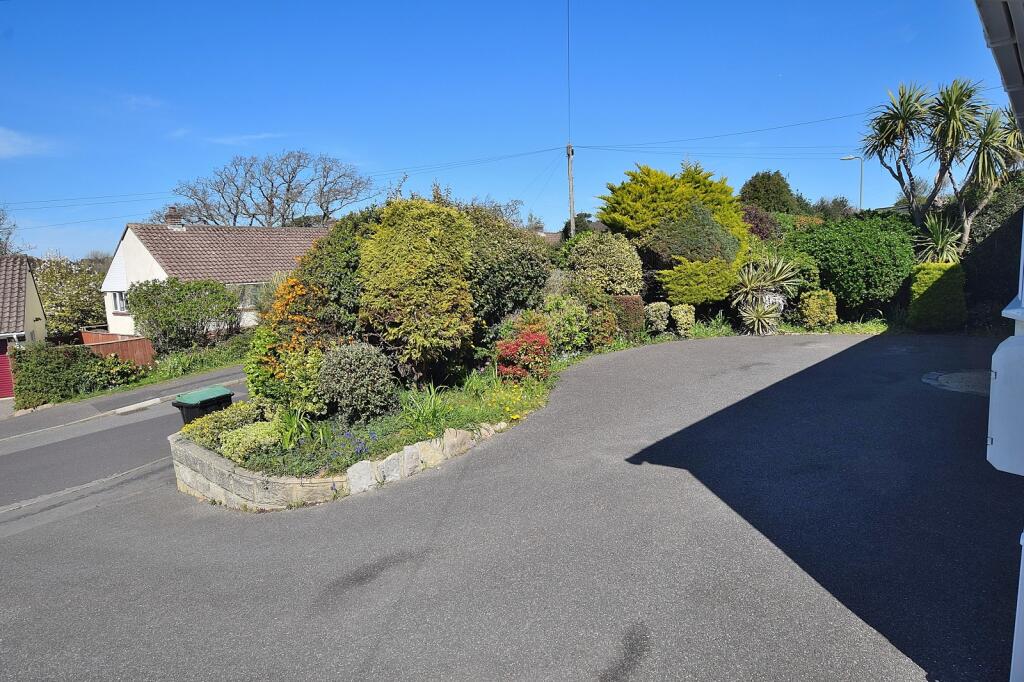 Farm Lane South, Barton On Sea, Hampshire. BH25 7BR photo 3